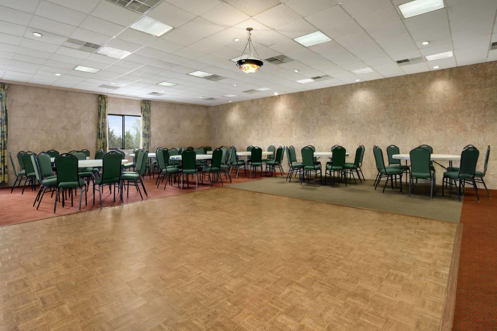 Oh St Joseph Resort Hotel Pleasantville Facilities photo